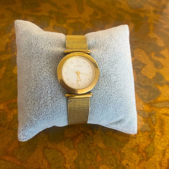 Skagen 107SGGD Gold Tone White Dial Swarovski Crystal Classic - Picture 7 of 7